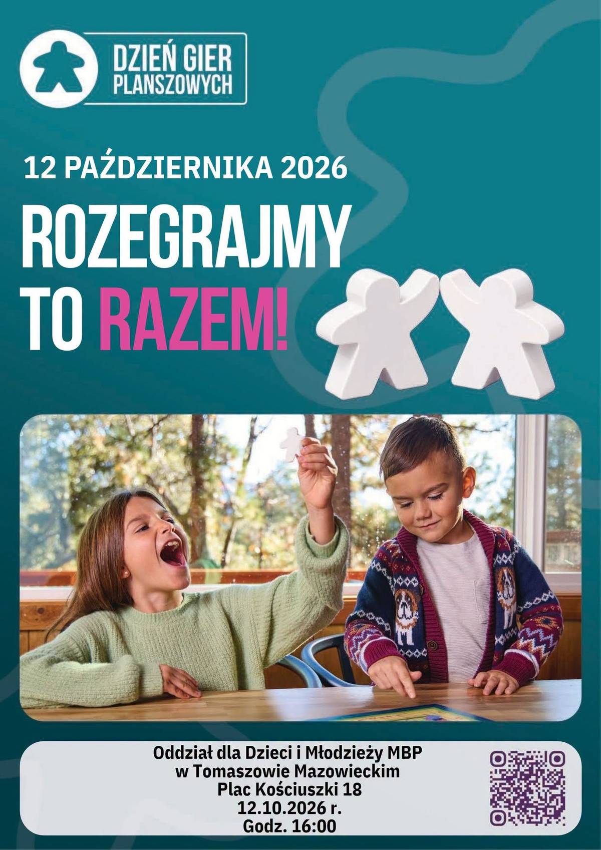 Na zdjęciu plakat Dnia Gier Planszowych w MBP. Na plakacie fotka pary dzieciaków grających przy stole w grę planszową