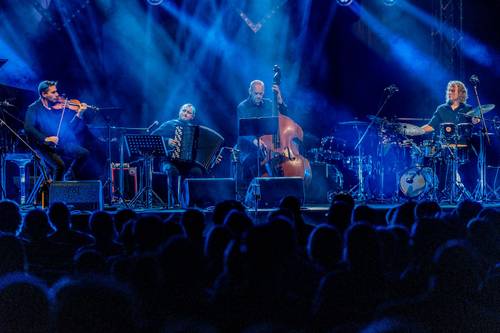 Występ artystów jazzowych na scenie 8. Love Polish Jazz Festival