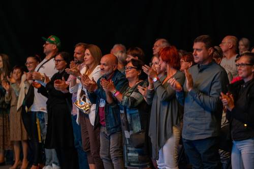 Owacje publiczności - podziękowanie dla artystów jazzowych 8. Love Polish Jazz Festival