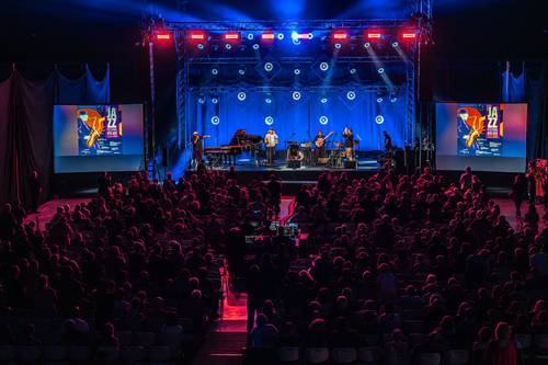 Występ artystów jazzowych na scenie 8. Love Polish Jazz Festival