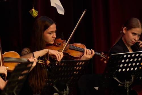 Koncert TM Orchestra na obchodach Dnia Edukacji - tercet smyczkowy